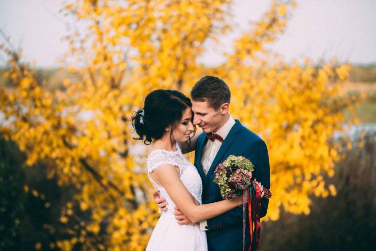 Свадьба в октябре: приметы и суеверия, лучшие дни для бракосочетания по церковному календарю