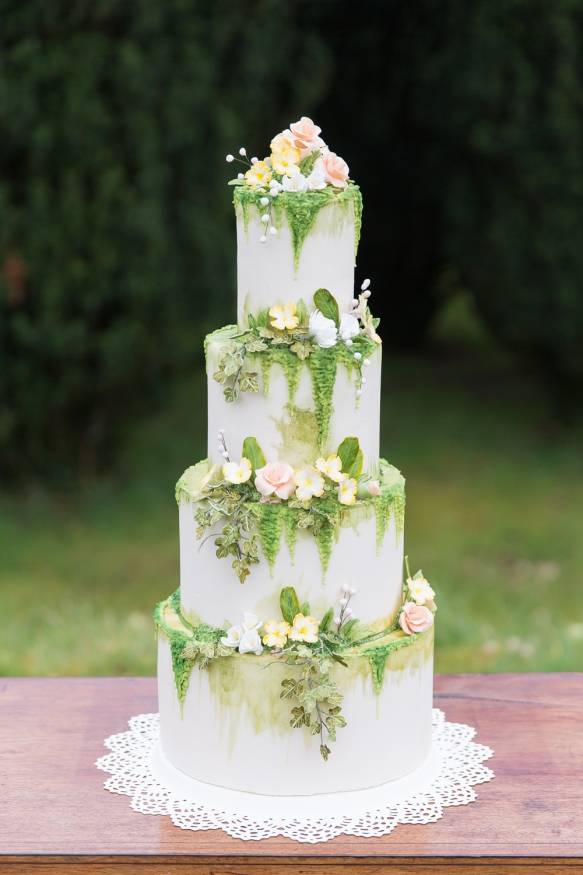 Свадебный торт сиреневый? в тренде [2019] – фото с фруктами & белой мастикой