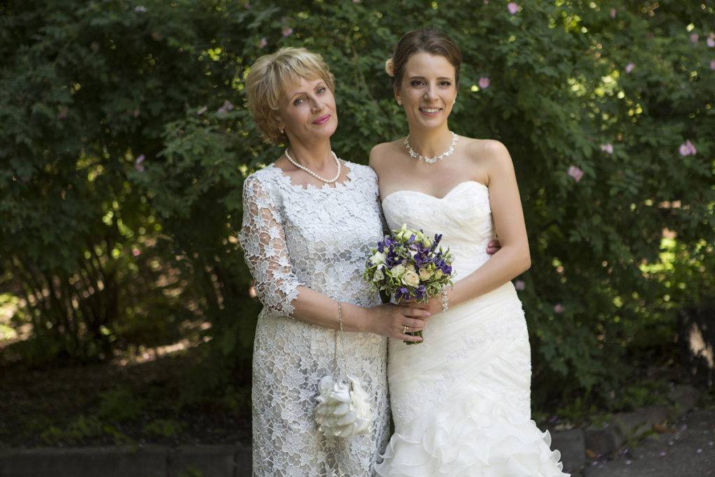 Платье на свадьбу для мамы жениха 100 фото стильных, пышных и элегантных нарядов