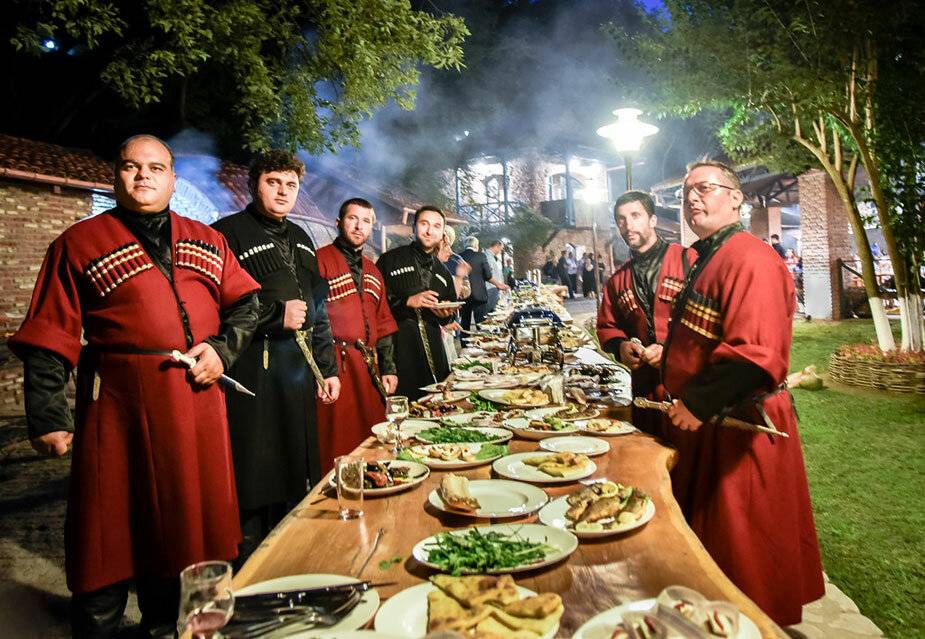 Грузинская свадьба: традиции и обычаи сватовства и венчания
