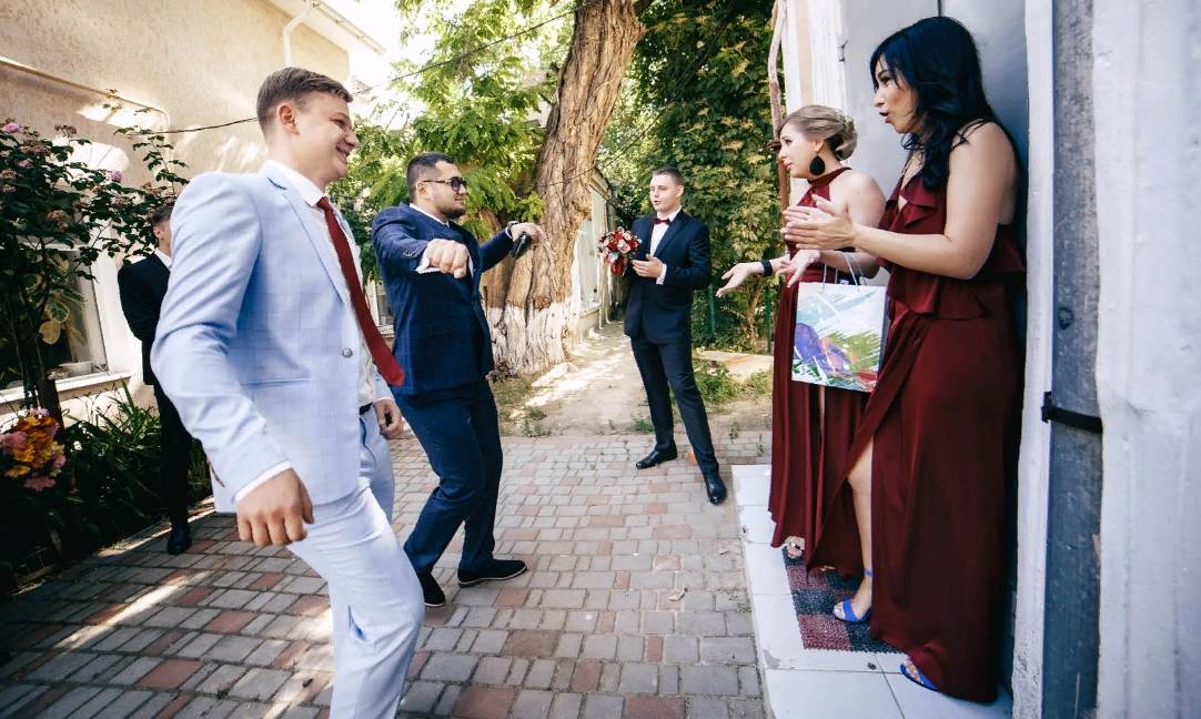 Танцевальный выкуп невесты с веселыми конкурсами для жениха