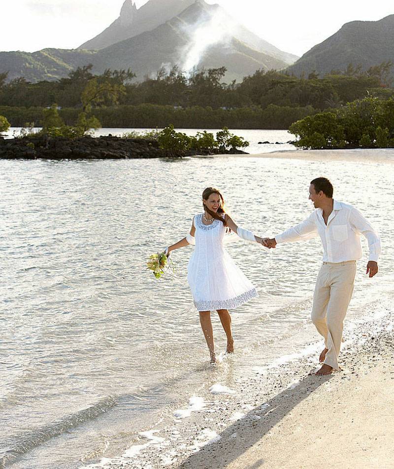 Куда полететь в свадебное путешествие в июле: романтика и любовь