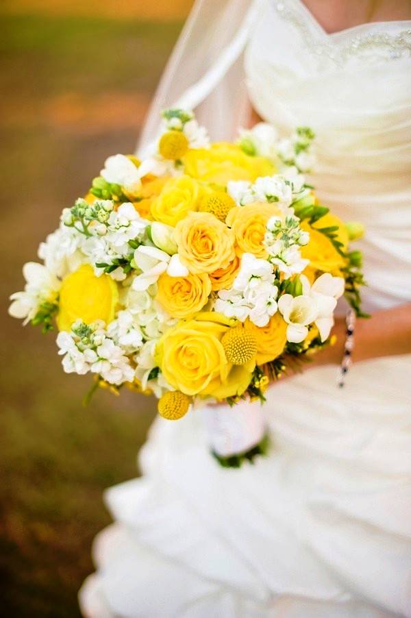 Букет невесты с желтыми цветами - фото
