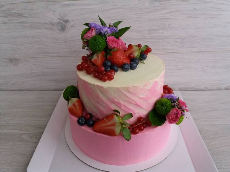 Свадебные торты с фруктами и ягодами – яркое украшение стола