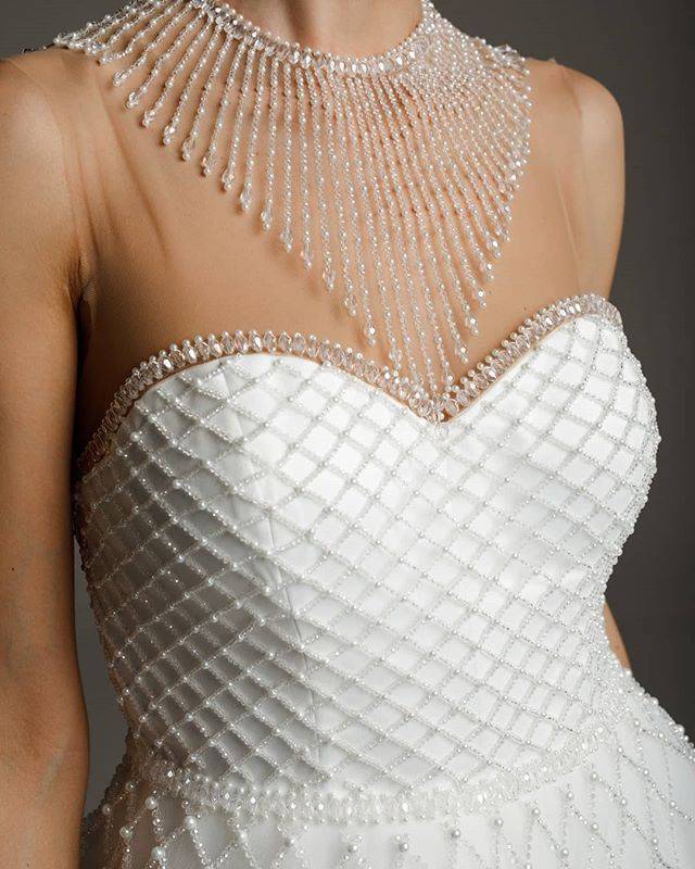 Атласное платье для невесты: как выбрать подходящий фасон и детали