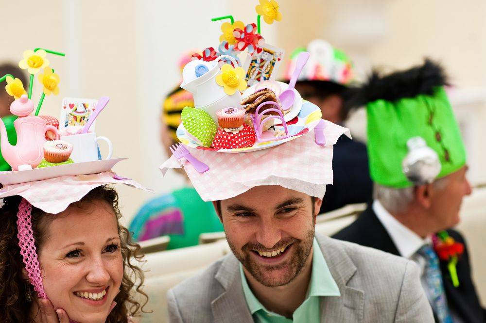 Веселый конкурс на свадьбу - шляпа, читающая мысли