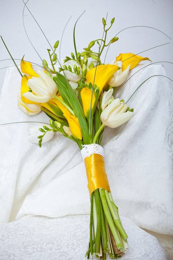 Свадебный букет из тюльпанов: особенности, сочетания, фото