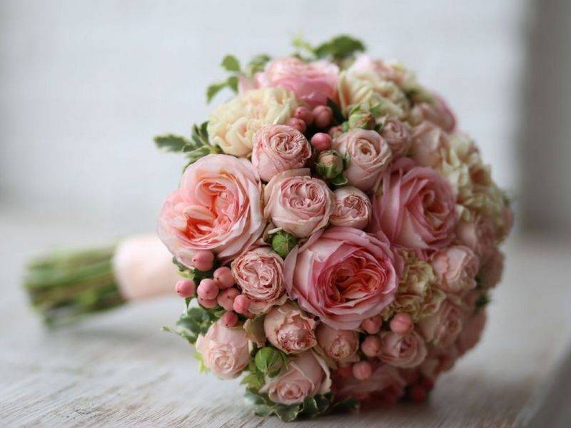 Свадебный букет из пионовидных роз ? & фрезий в [2019] – фото