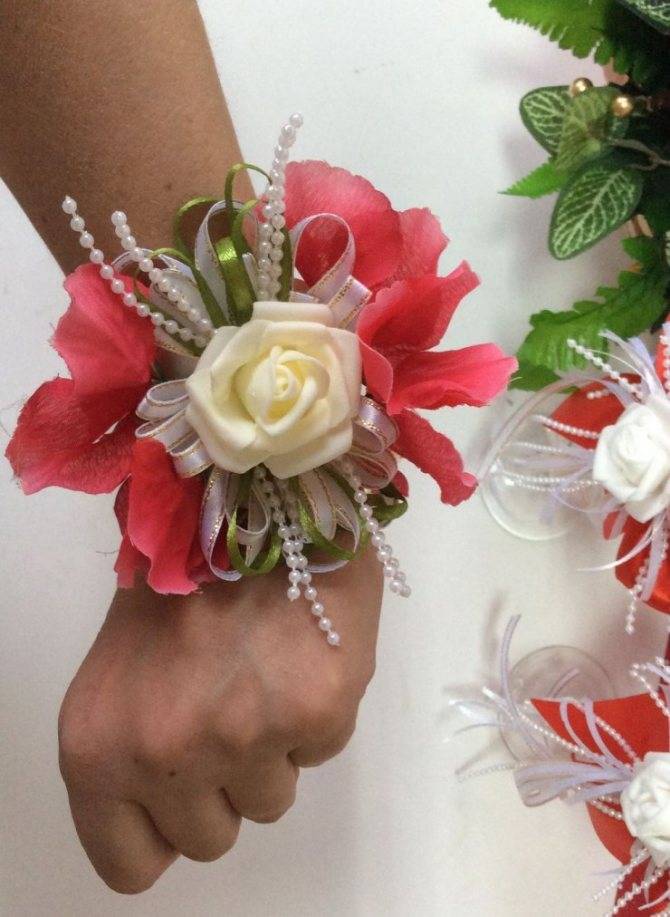 Мастер-класс смотреть онлайн: создаем нежный свадебный браслет из живых цветов