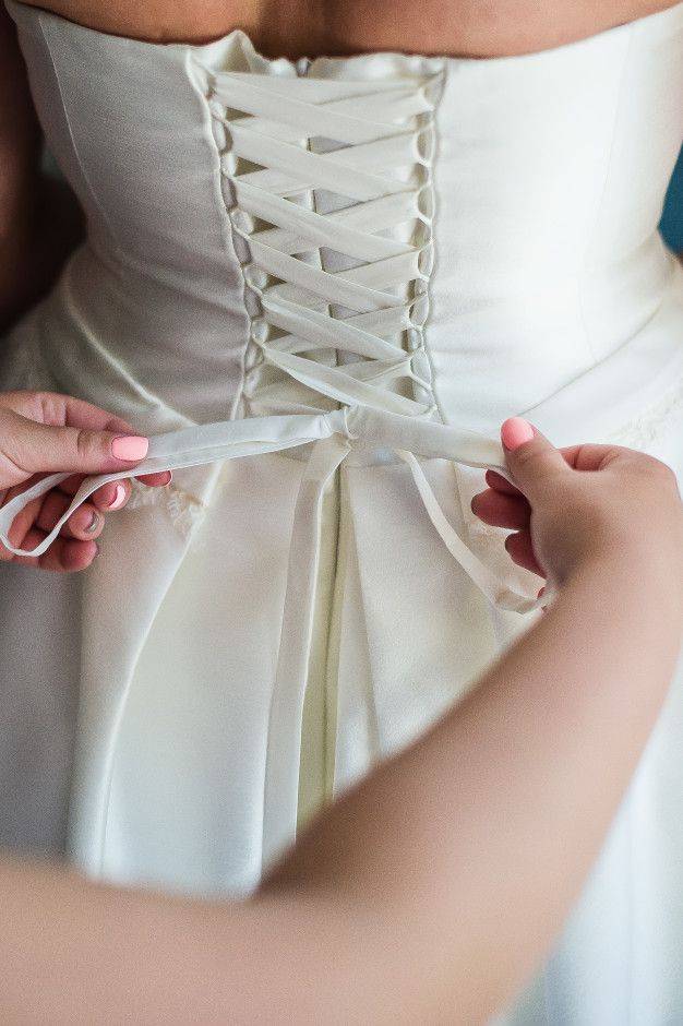 Как нужно шнуровать свадебное платье – видео-инструкция и фото. как зашнуровать свадебное платье – дышим полной грудью
