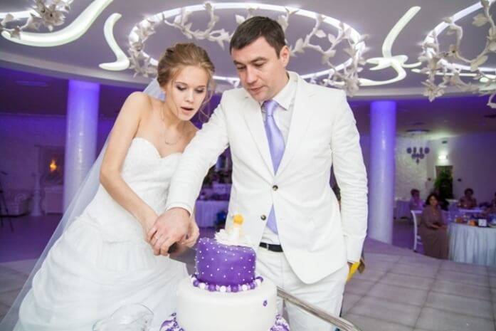 Эффектная свадьба в фиолетовом цвете – приметы и суеверия