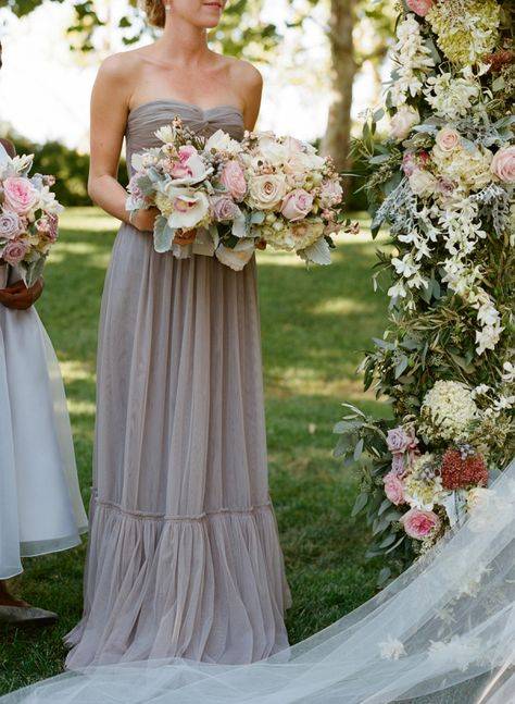 Выбор цвета платья для свадебного торжества