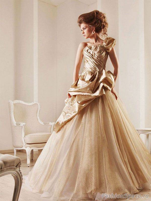 Золотое платье на невесте — блистательный выбор настоящей принцессы