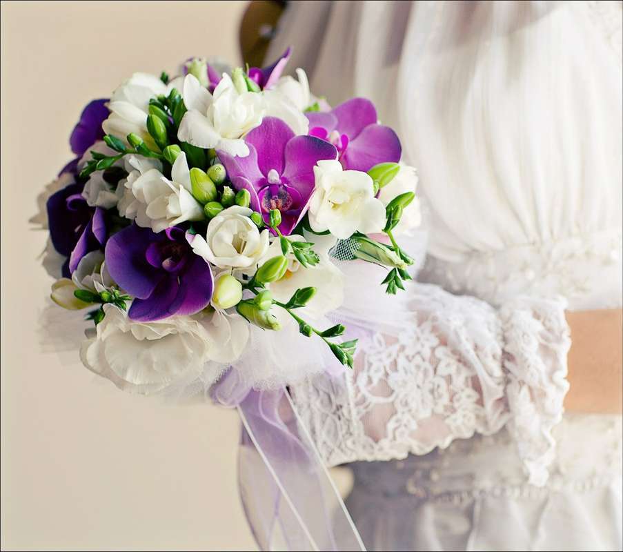 Свадебный букет из сиреневых цветов фото