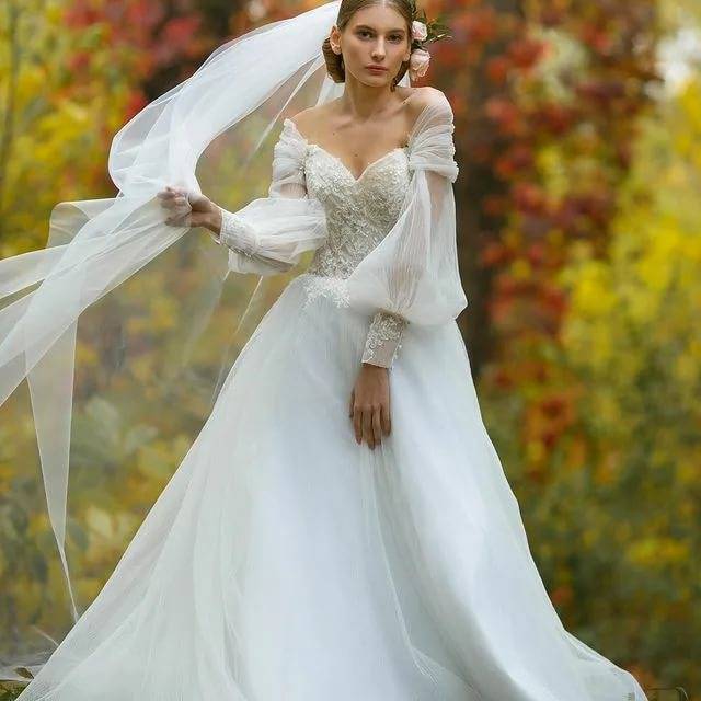 Свадьба осенью платье: самые модные модели платьев и аксессуары к ним
