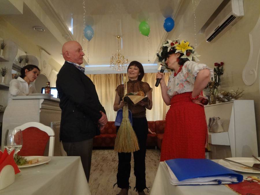 Молдавские свадьбы 70-80-х годов прошлого века: дарили пластинки и ковры, отказывались прилюдно целоваться и наливали самогон из чайников