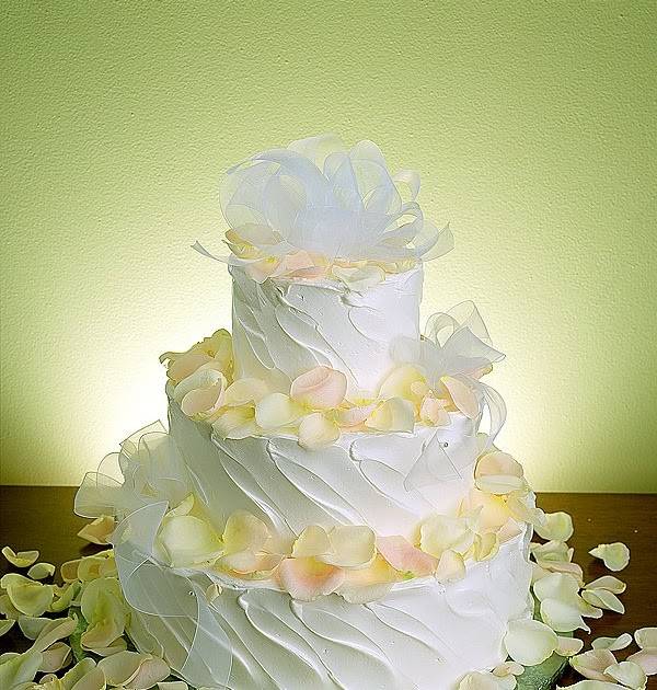 Элегантные свадебные торты с кремом – фото интересных вариантов без мастики