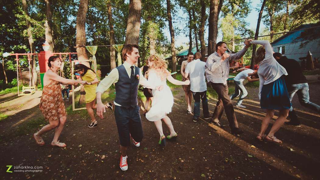 Советы с видеоуроками, как подготовить танец друзей жениха на свадьбе в тельняшках