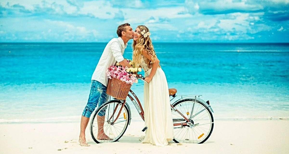 Свадебное путешествие в августе: обзор лучших мест для медового месяца