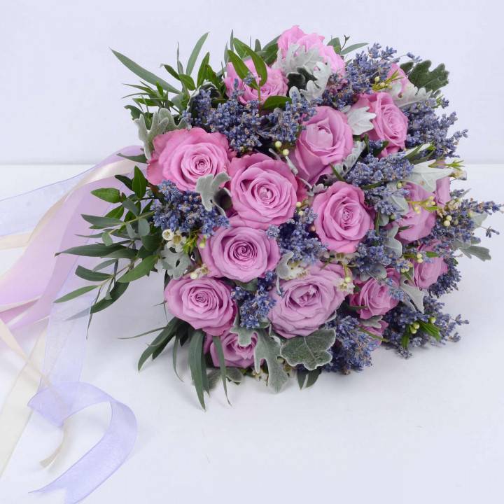 Свадебные букеты из роз: фото, описание. свадебные букеты из ромашек и роз :: syl.ru