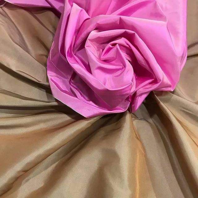 Платье для невесты из плотных тканей: выбор материала, фасона