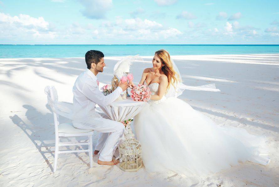 Свадебная церемония на пляже – фото