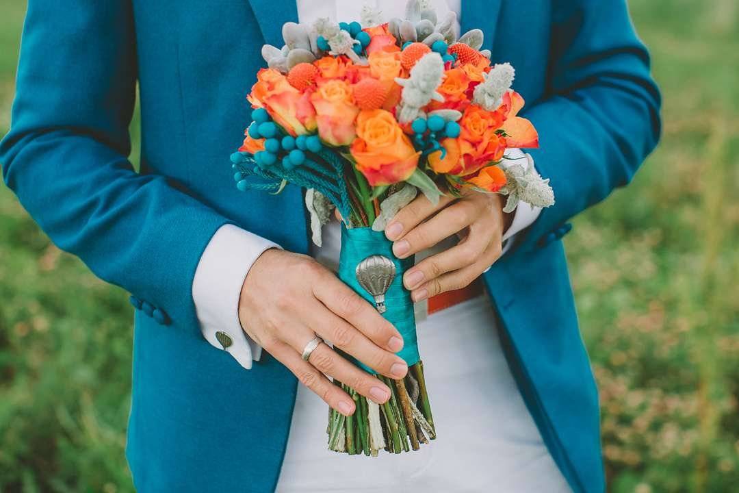 Свадебный букет с голубыми цветами – фото