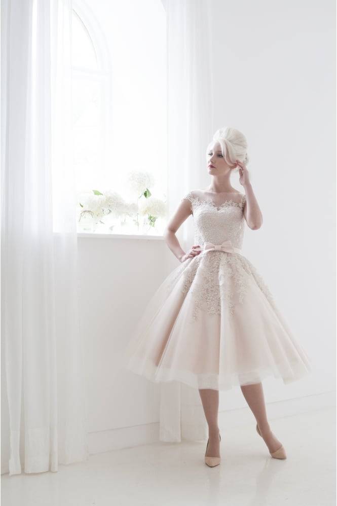 Свадебное платье в стиле нью лук: очарование ретро