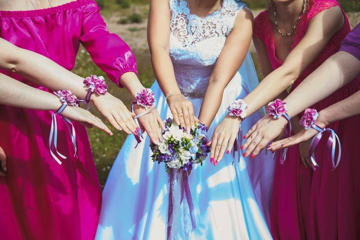 Браслеты для подружек невесты: какие браслетики выбрать для подруг на свадьбу (из атласных лент, фоамирана, жемчуга, с цветами, тканью, кружевом), статья с фото