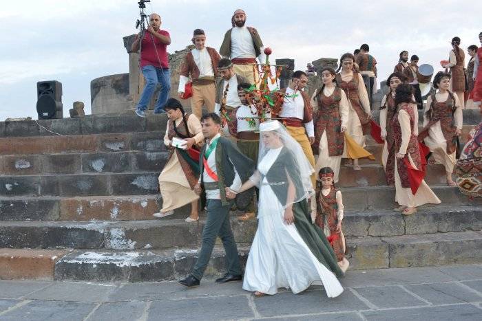 Армянская свадьба — народные традиции и обычаи