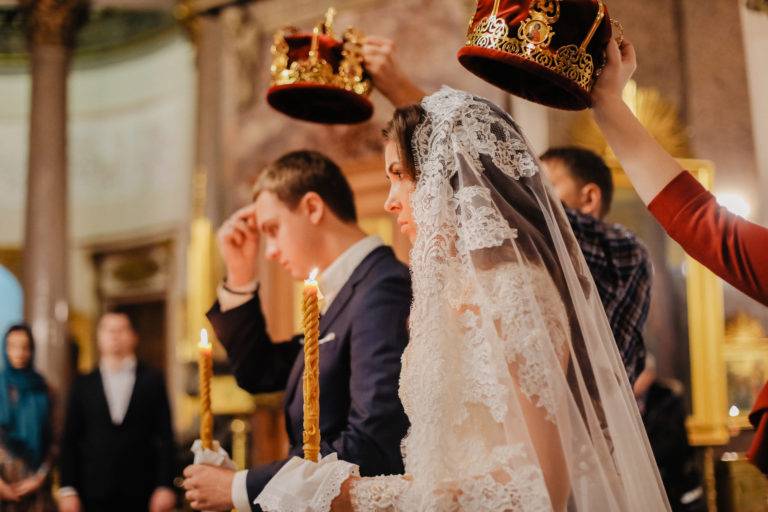 Духовный смысл и стоимость венчания в церкви, правила и что требуется для таинства