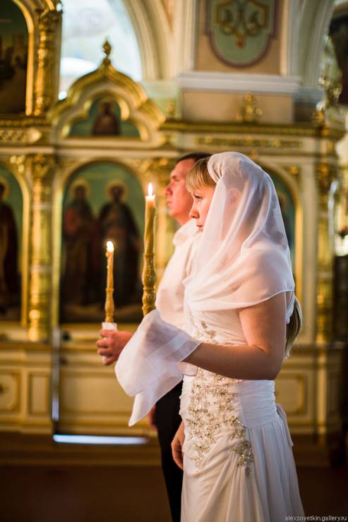 Платья для венчания в церкви (48 фото): скромное, приталенное, прямое, кружевное, для женщин всех возрастов