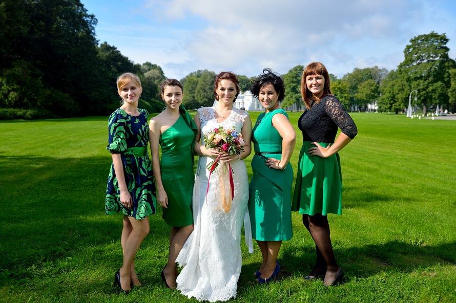 Зеленое свадебное платье: модные фасоны, оттенки, аксессуары