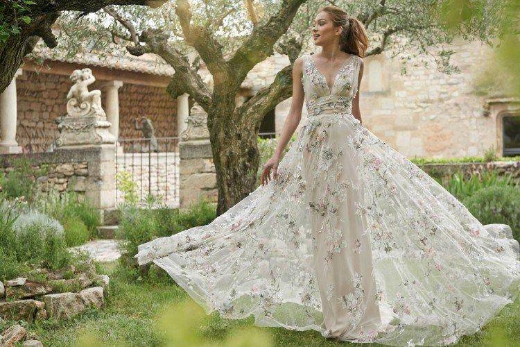 Платье для невесты бежевого цвета: выбор фасона, оттенка