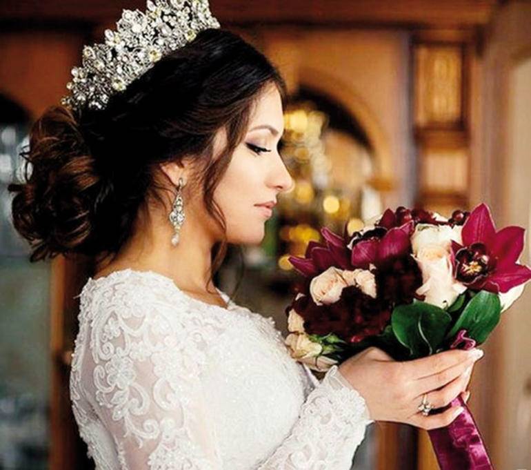 ᐉ свадебная прическа с короной и фатой - фото и мастер-класс - svadebniy-mir.su