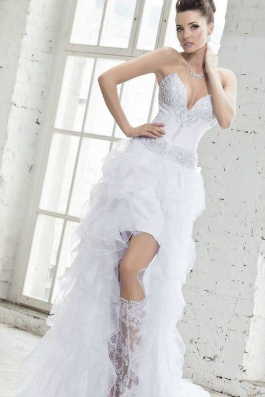 Правила современных невест: свадебные платья короткие со шлейфом
