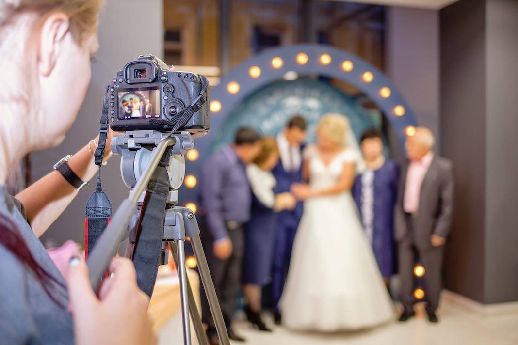 Как выбрать видеооператора на свадьбу — подходим к делу обстоятельно
как выбрать видеооператора на свадьбу — подходим к делу обстоятельно