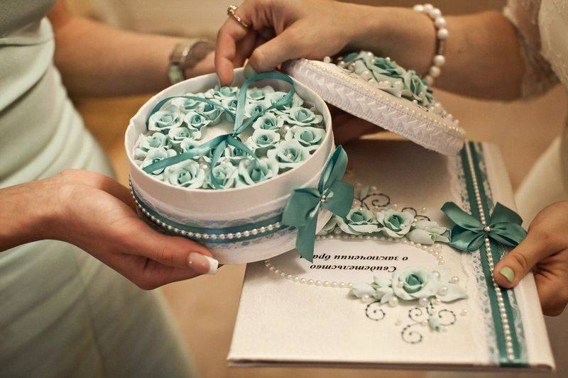 Что подарить на свадьбу молодоженам, или как обойтись без банального конверта