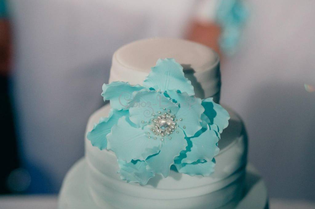 Свадебные торты: фото самых красивых без мастики, с капкейками, двухъярусных