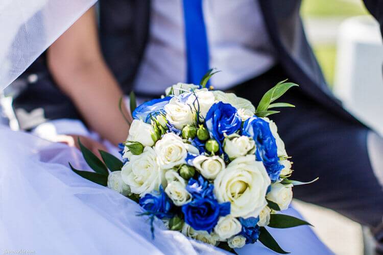 Букет невесты к синему платью