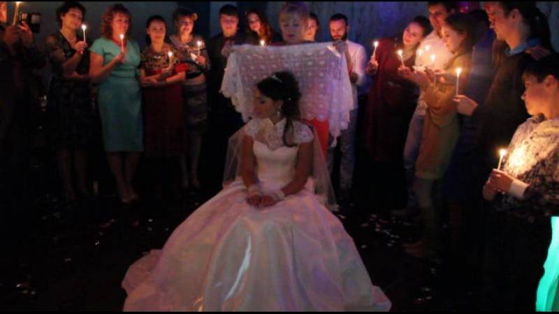 Как проводится обряд снятия фаты с невесты