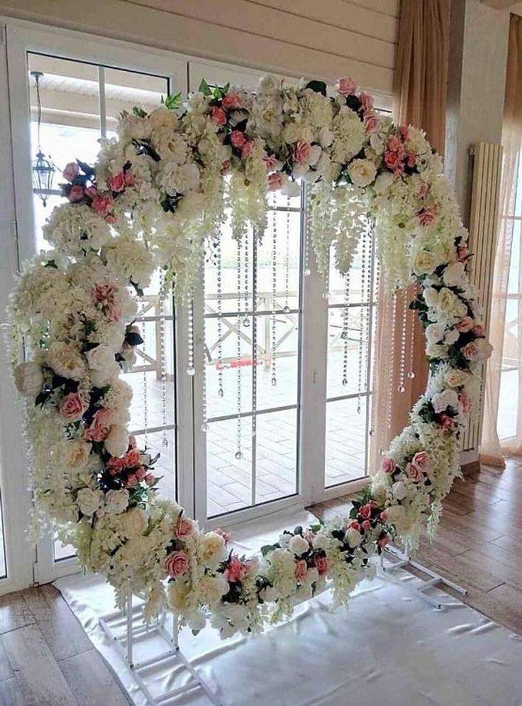 Оформление свадебных арок цветами – романтика природы в центре торжества