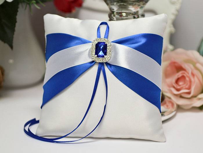 Виды свадебных подушечек для колец – как выбрать красивый аксессуар для загса