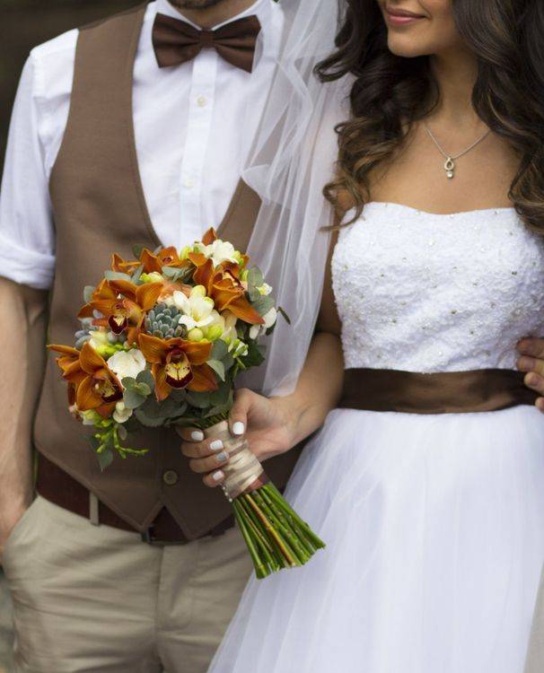 Выбор аристократов: какой может быть безупречная свадьба в бордовых цветах