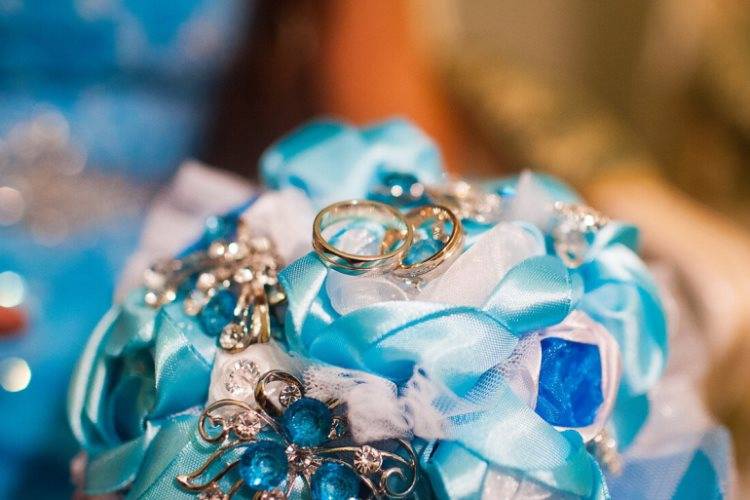 ​счастье длиною в 16 лет: что подарить на топазовую свадьбу?