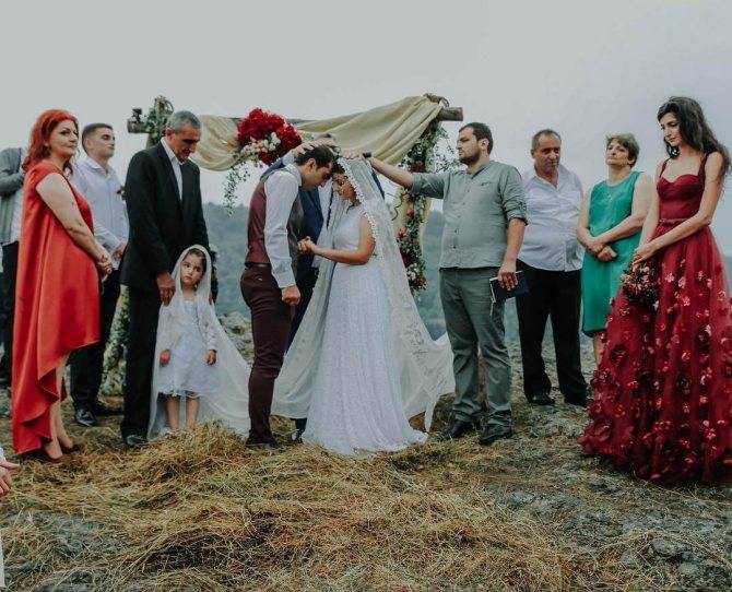 Традиции армян – “свадебные крестные” и день воды