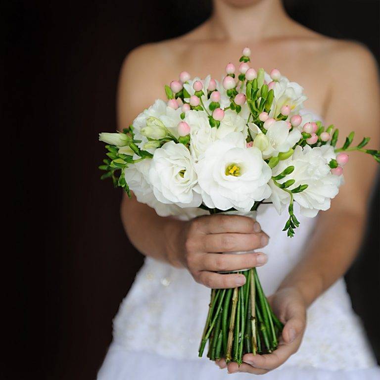 Свадебный букет невесты из эустомы