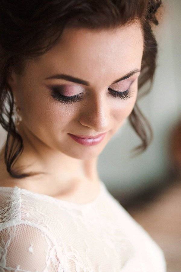 Красивый и нежный свадебный макияж невесты 2021 года. оттенки для нежного свадебного макияжа