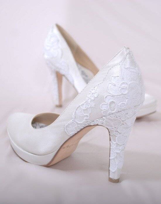 Топ-5 вариантов обуви на летнюю свадьбу