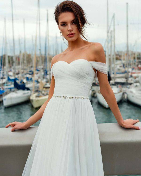 Простые свадебные платья, современные тенденции моды и красивые сочетания